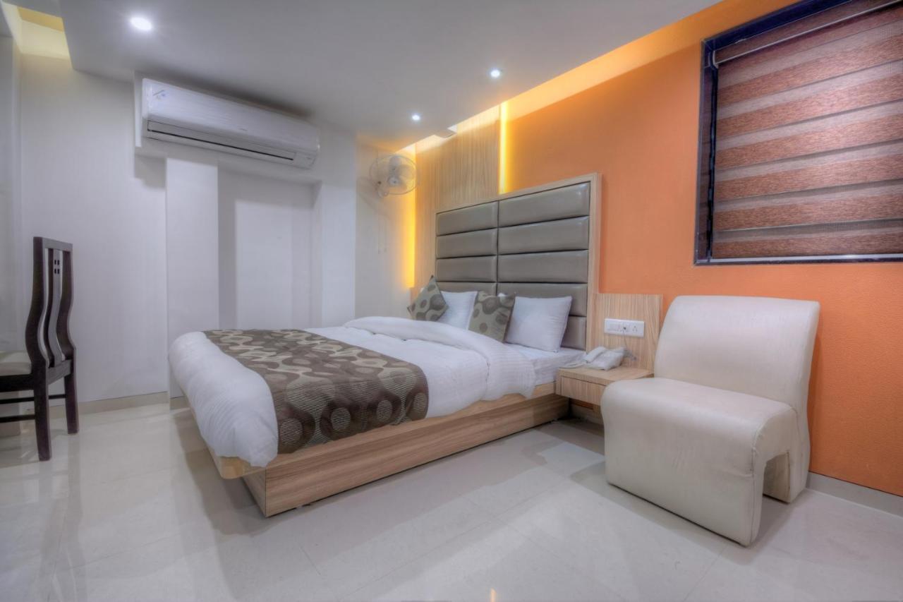 โรงแรมวัน อัพ อาเมดาบัด ภายนอก รูปภาพ